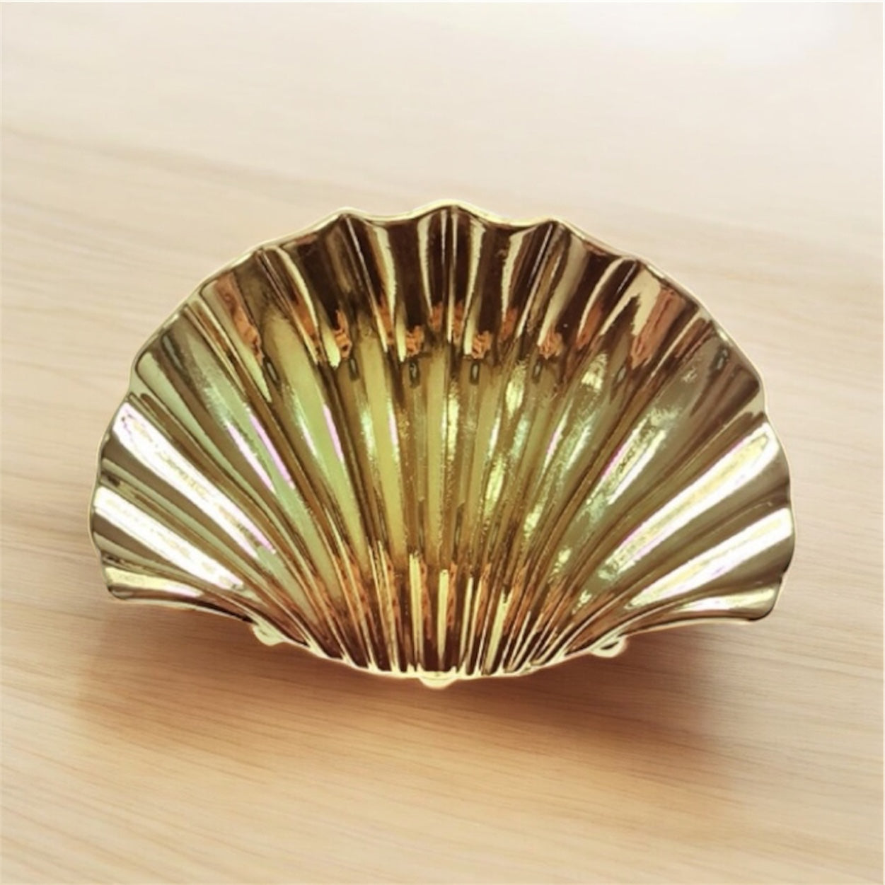 Gilded Shell Clip